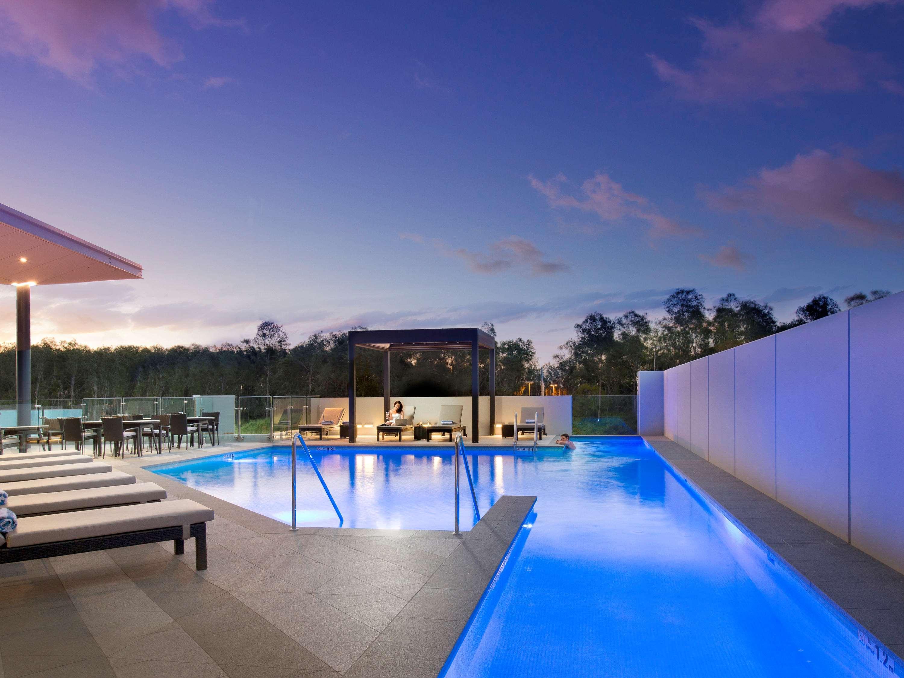 Готель Pullman Brisbane Airport Екстер'єр фото The pool at the home of Australian cricket player Glenn McGrath