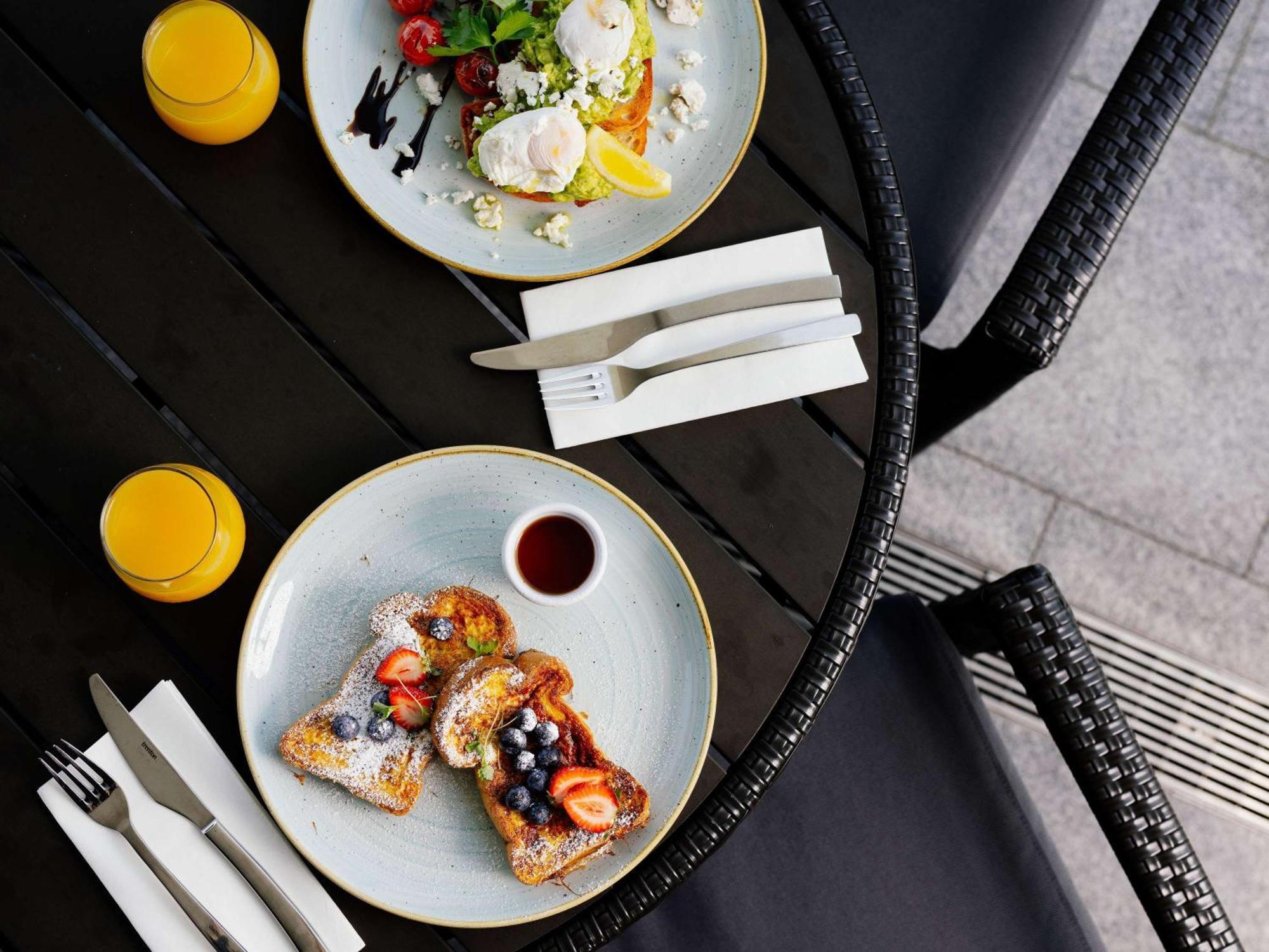 Готель Pullman Brisbane Airport Екстер'єр фото Breakfast at the hotel