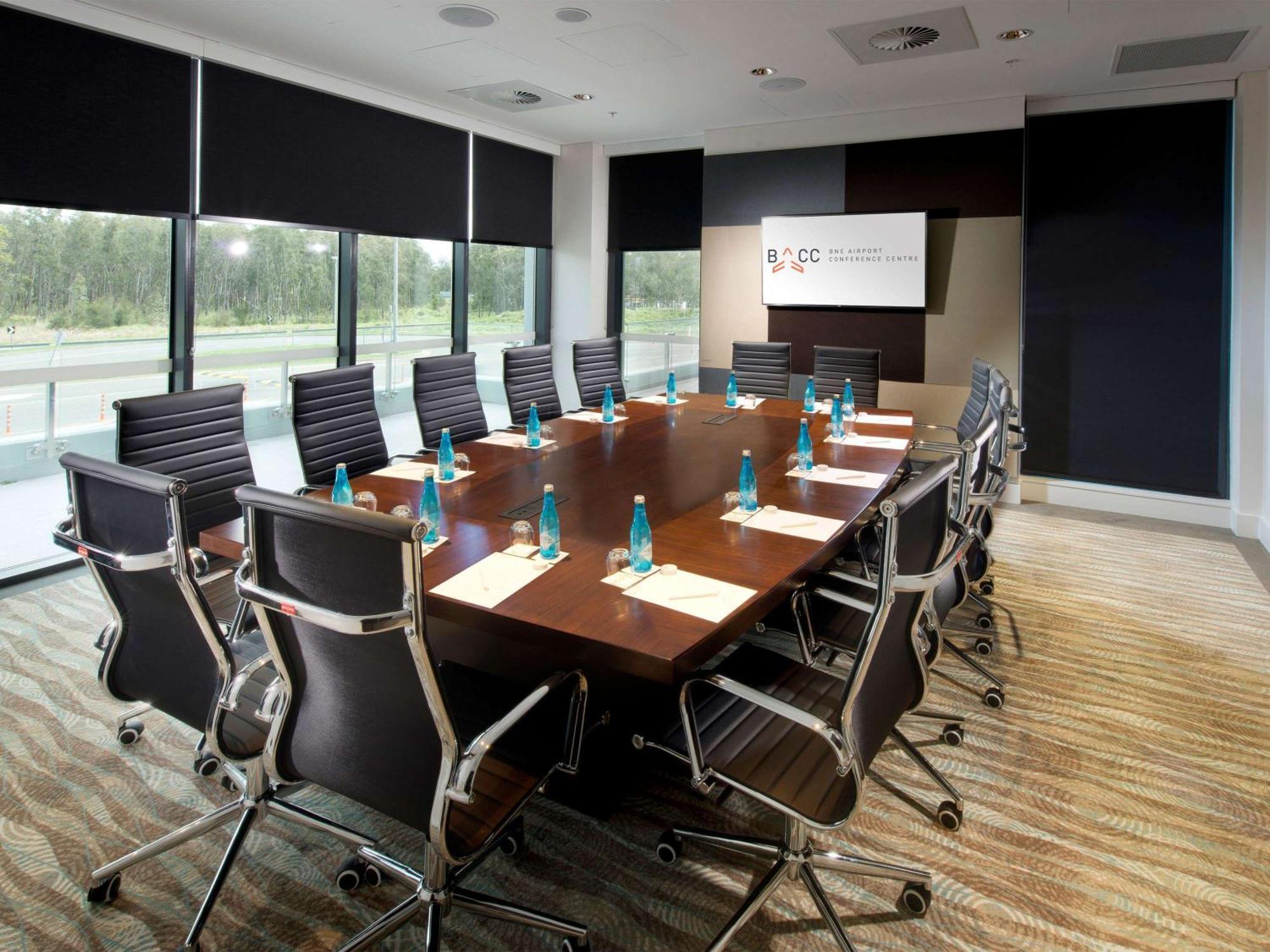 Готель Pullman Brisbane Airport Екстер'єр фото Meeting room at the National Motorcycle Museum