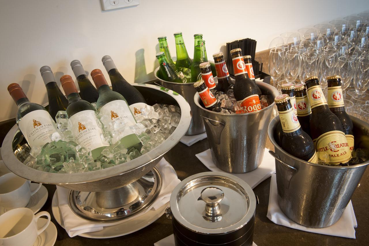 Готель Pullman Brisbane Airport Екстер'єр фото Beer and wine on ice